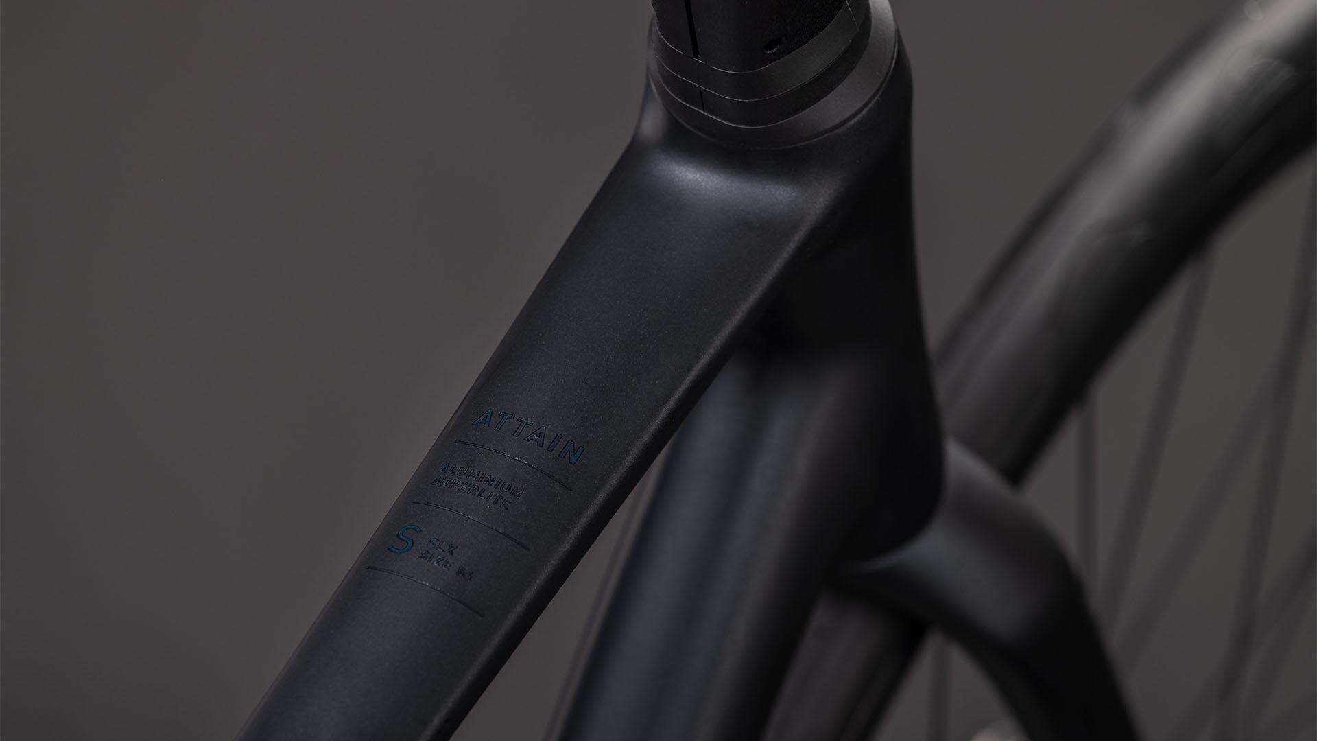 Vélo route Cube attain slx coal