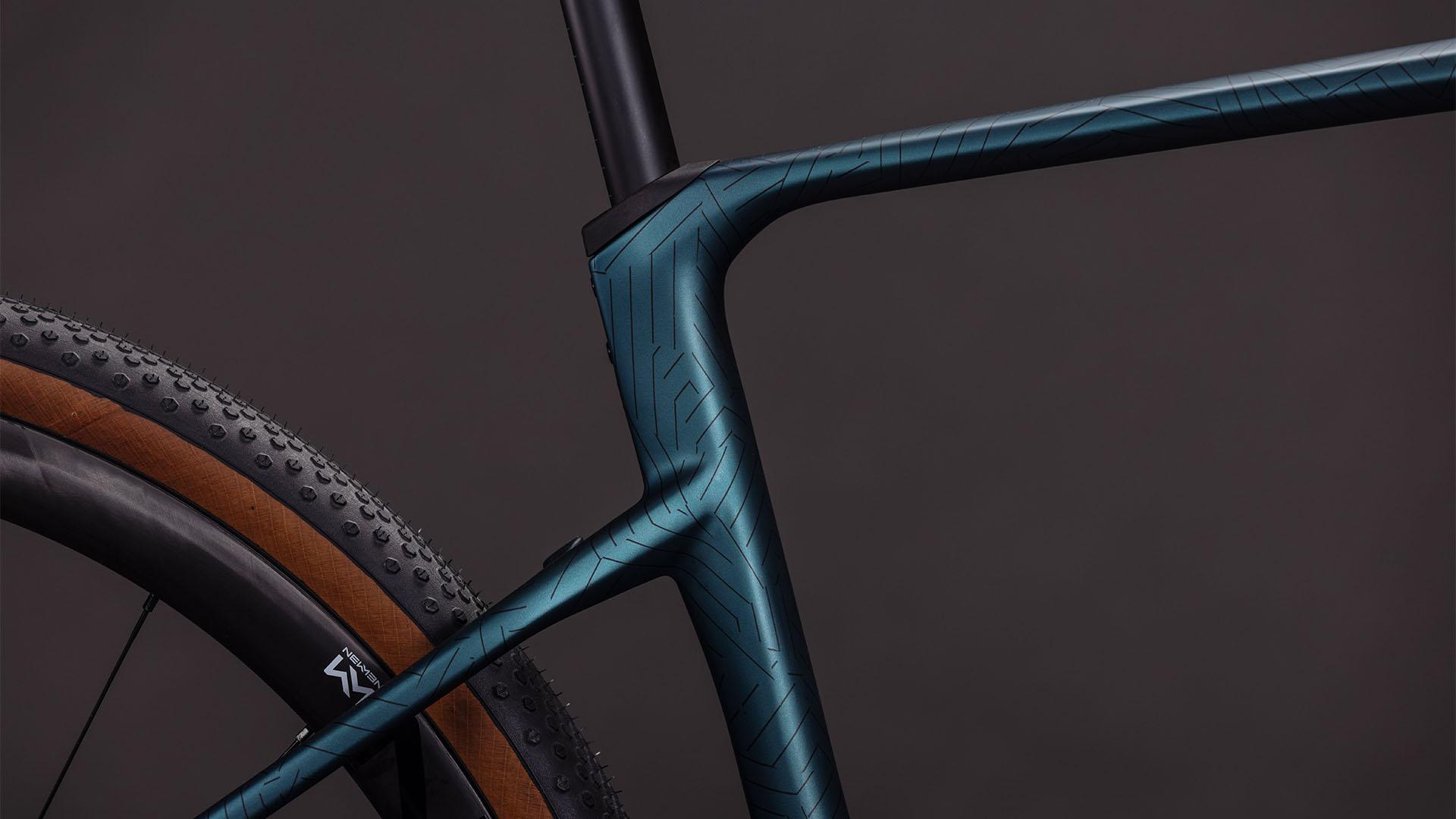 Vélo gravel électrique Cube nuroad hybrid c:62 slt 400x royalgreen´n´crisscross