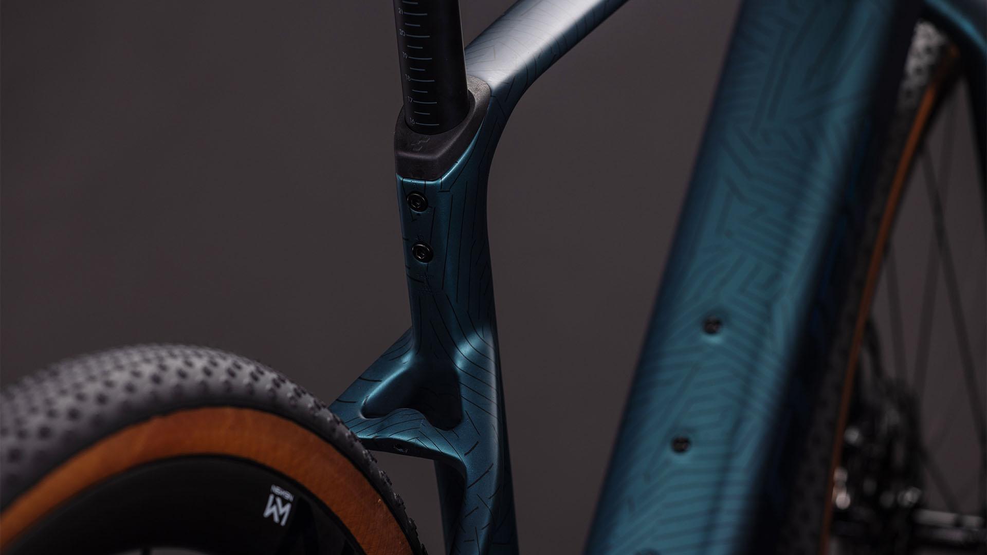 Vélo gravel électrique Cube nuroad hybrid c:62 slt 400x royalgreen´n´crisscross