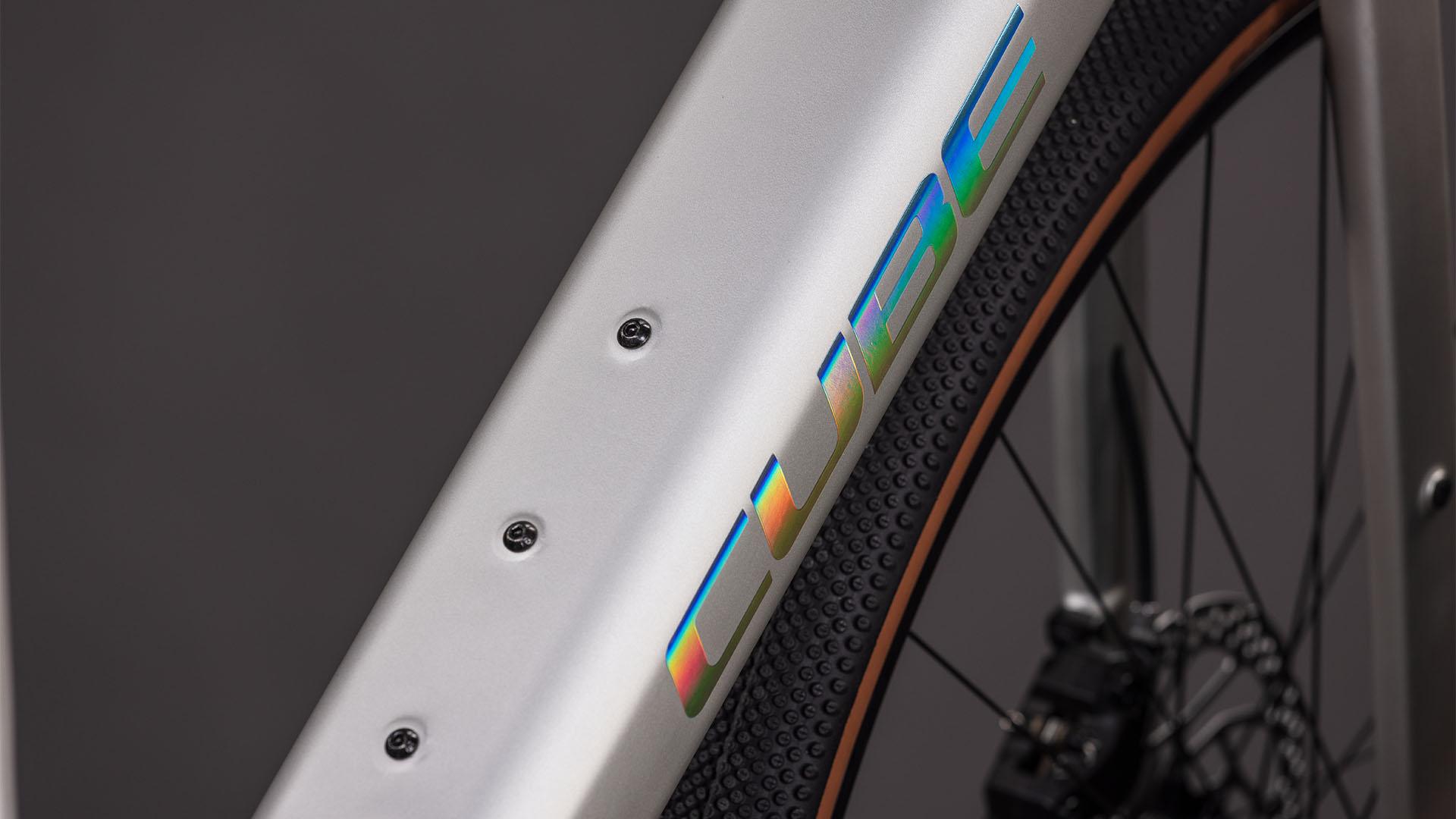 Vélo gravel électrique Cube nulane hybrid c:62 race 400x sleekgrey´n´prism